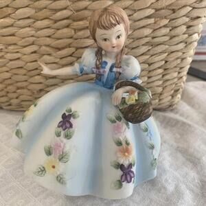VTG Lefton Flower Girl Figurine Brown Hair Blue Dress Basket of Flowers KW5154‌